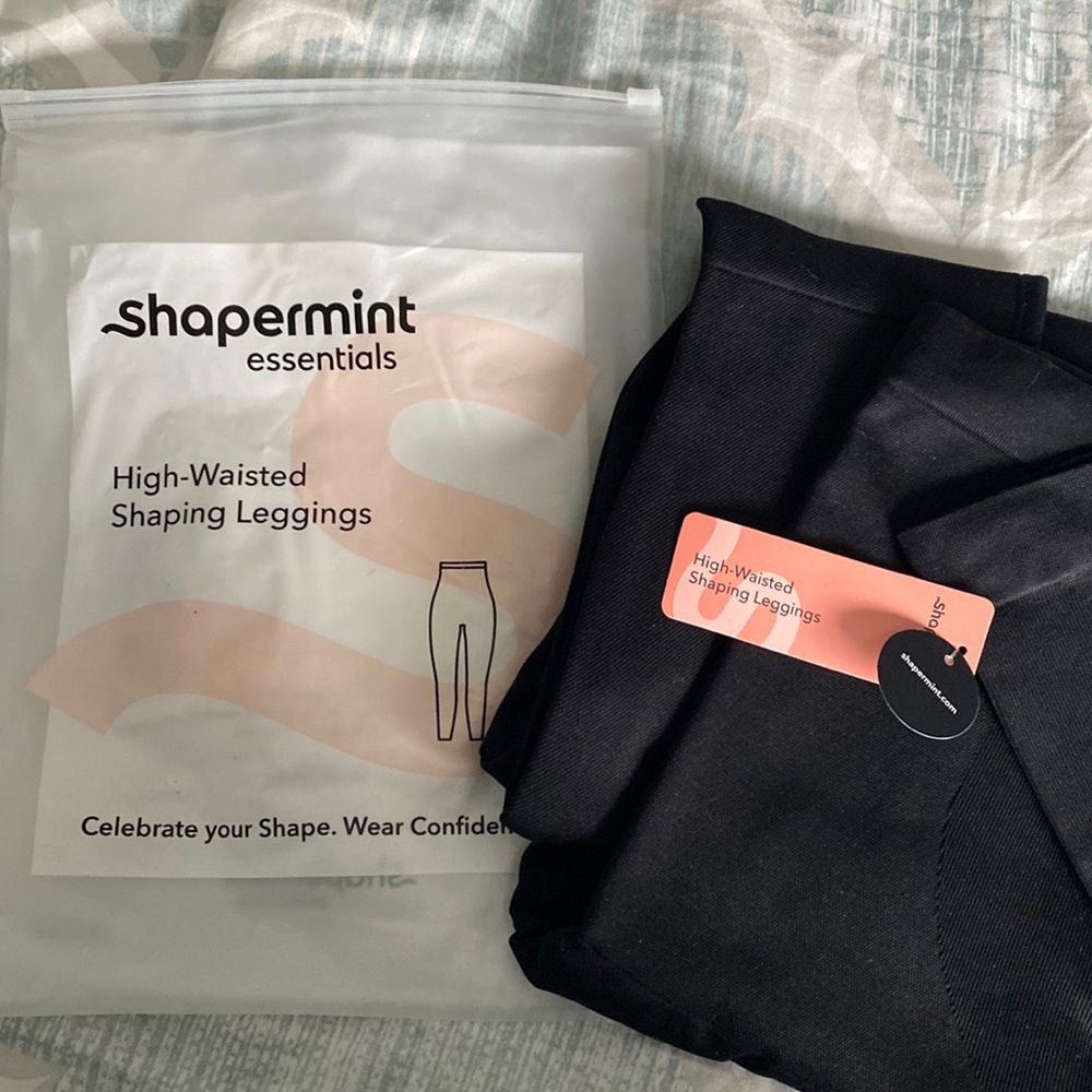High-waisted shaping leggings.